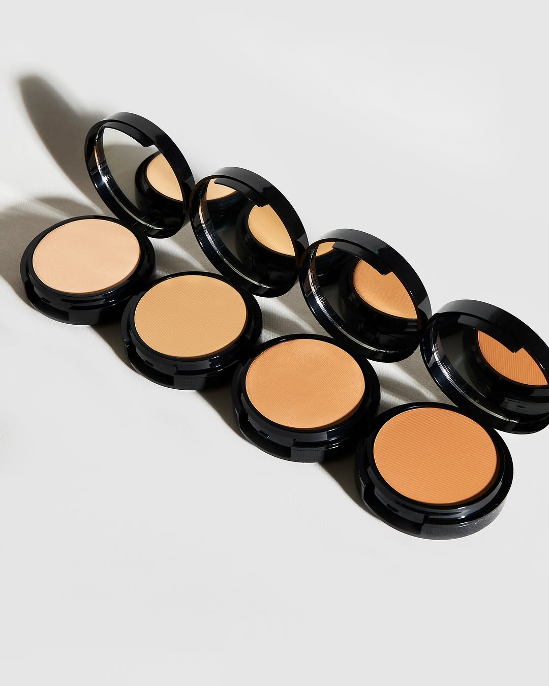 КОМПАКТНИЙ ТОНАЛЬНИЙ КРЕМ З SPF30, НЕЙТРАЛЬНИЙ – FOUNDATION CREAM COMPACT  CОVER.МD